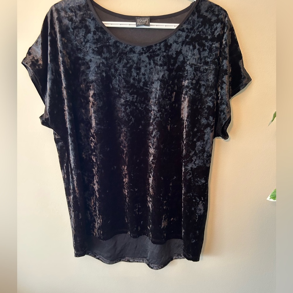 “Vamp” brand crushed velvet top